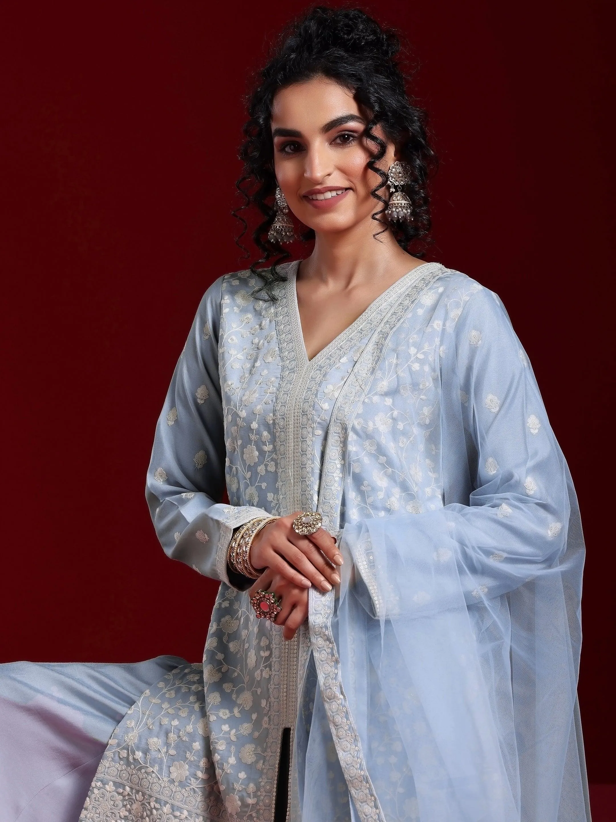 Jashvi Art Grey Embroidered Silk Blend Straight Suit With Dupatta