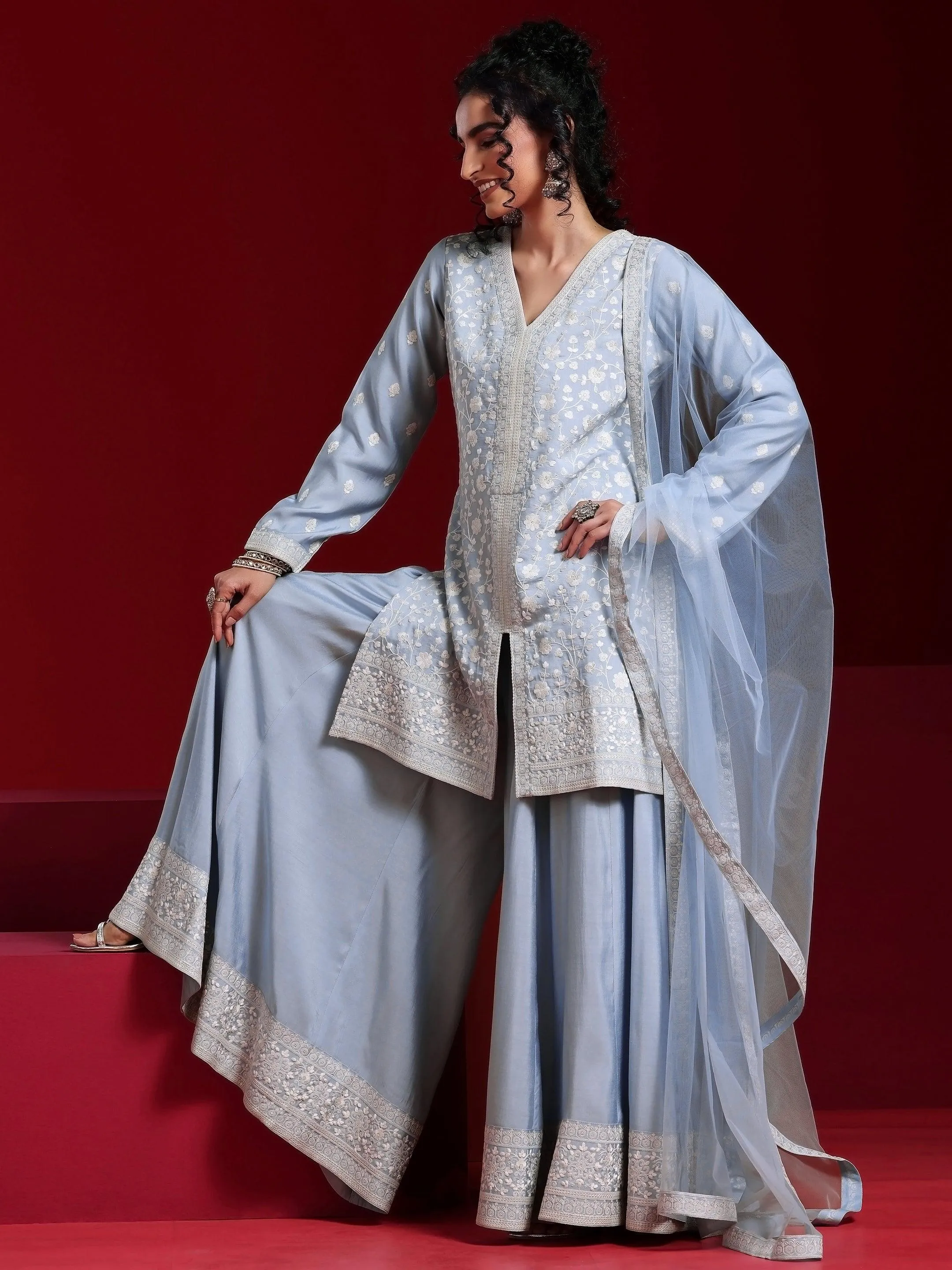 Jashvi Art Grey Embroidered Silk Blend Straight Suit With Dupatta