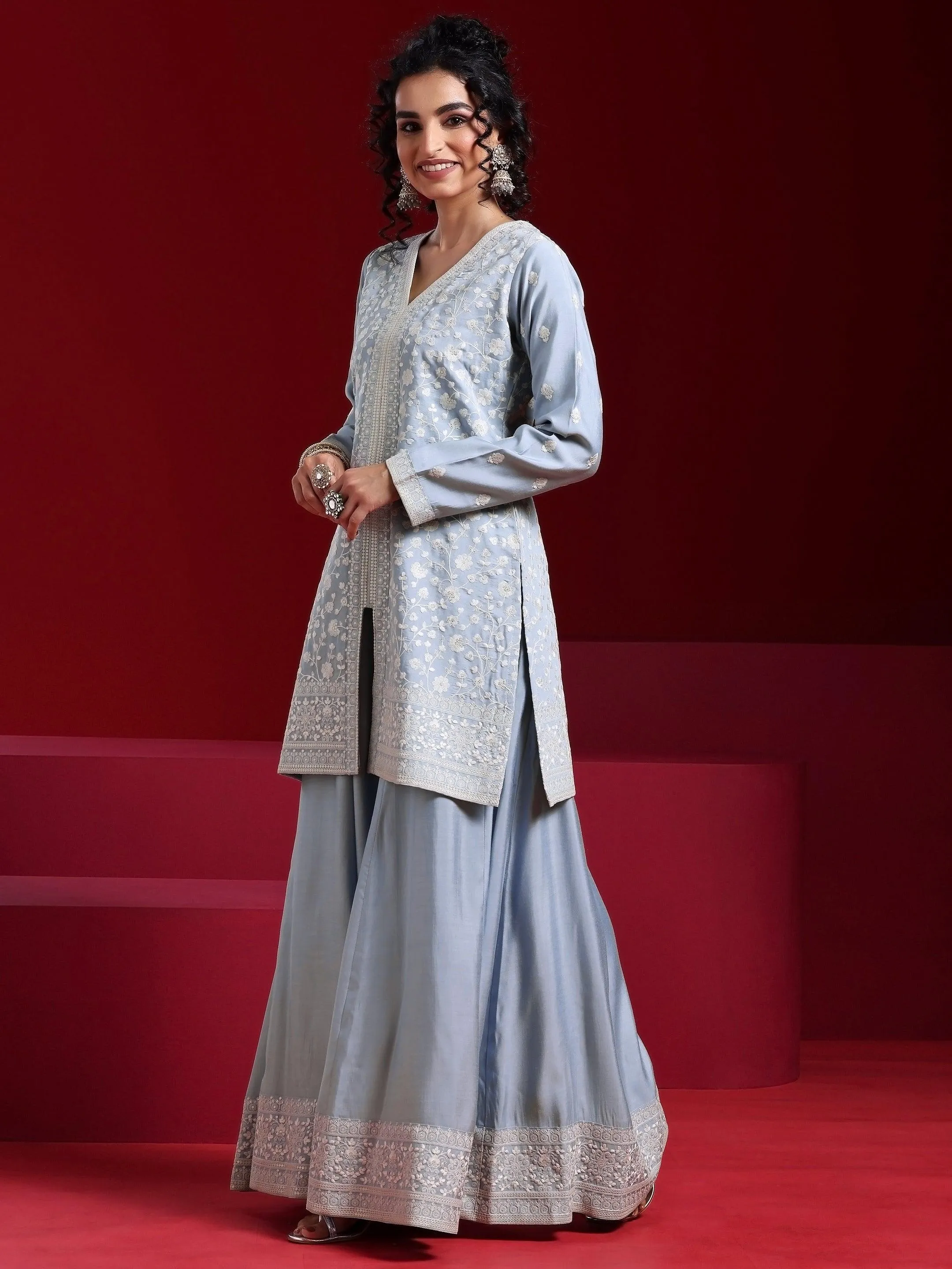 Jashvi Art Grey Embroidered Silk Blend Straight Suit With Dupatta